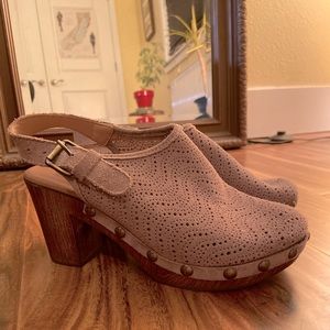 erik michaels closed toe platform sandal - size 38